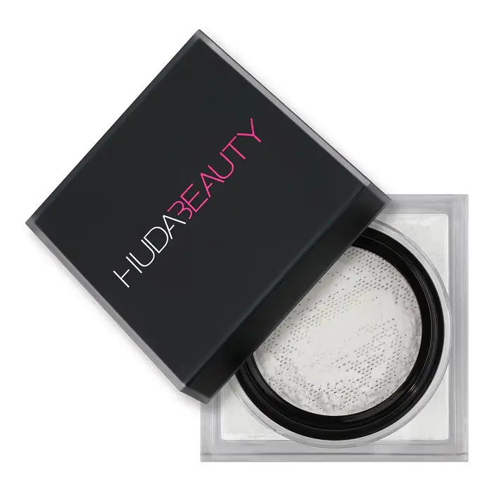 Immagine contenente beauty Easy Bake Loose Powder Huda/Cipria fissante Essence