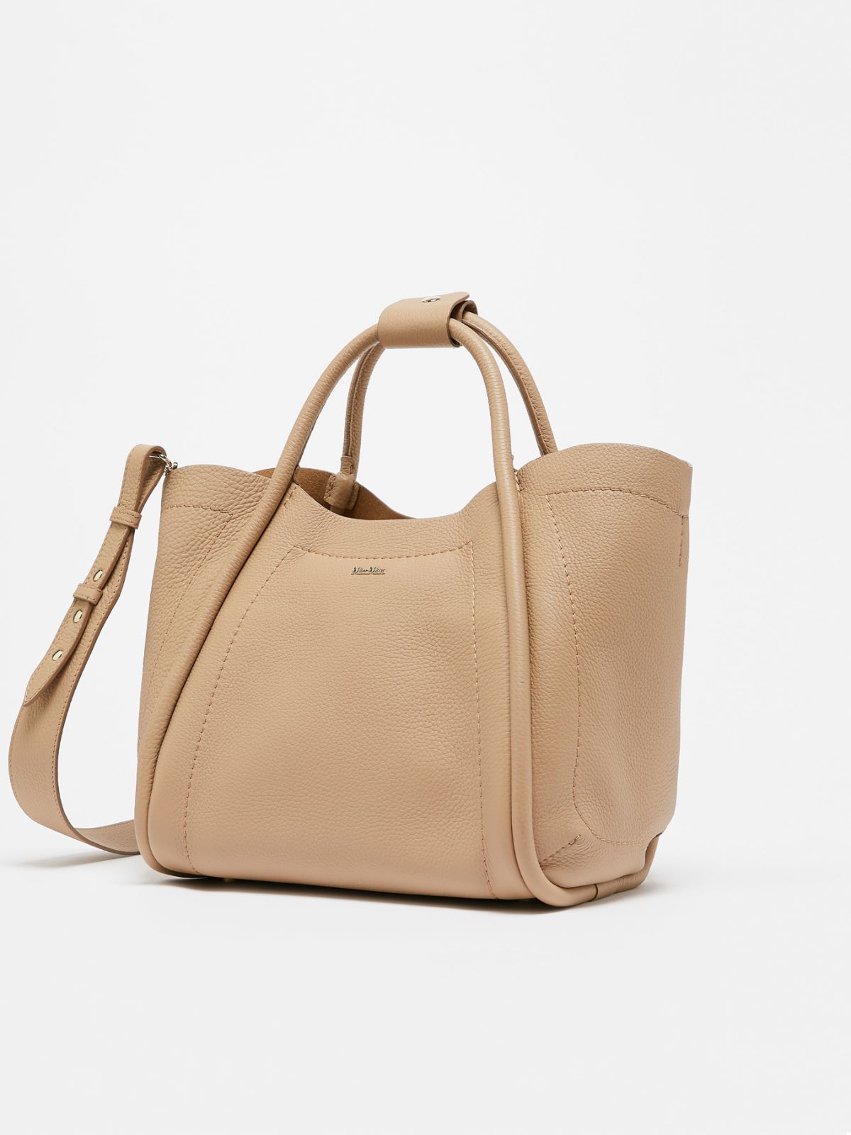 Immagine contenente l'outfit Borsa in pelle tortora MaxMara